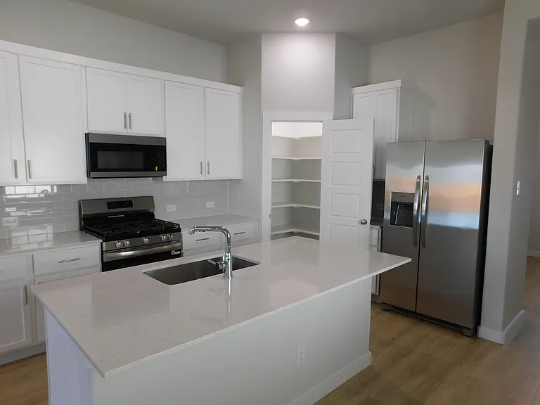 519 Green Grass Dr — Photo 5