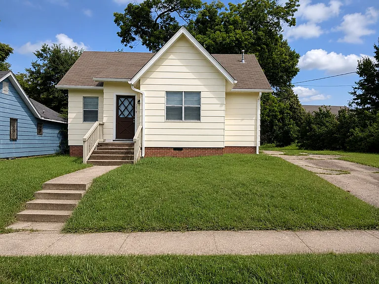 318 Idlewild St — Photo 1