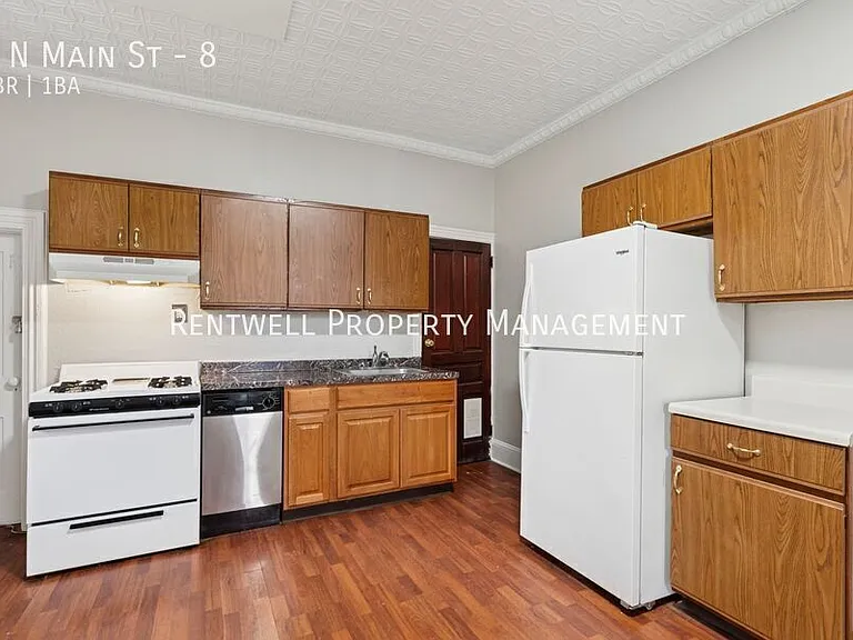 6 N Main St #8 — Photo 2