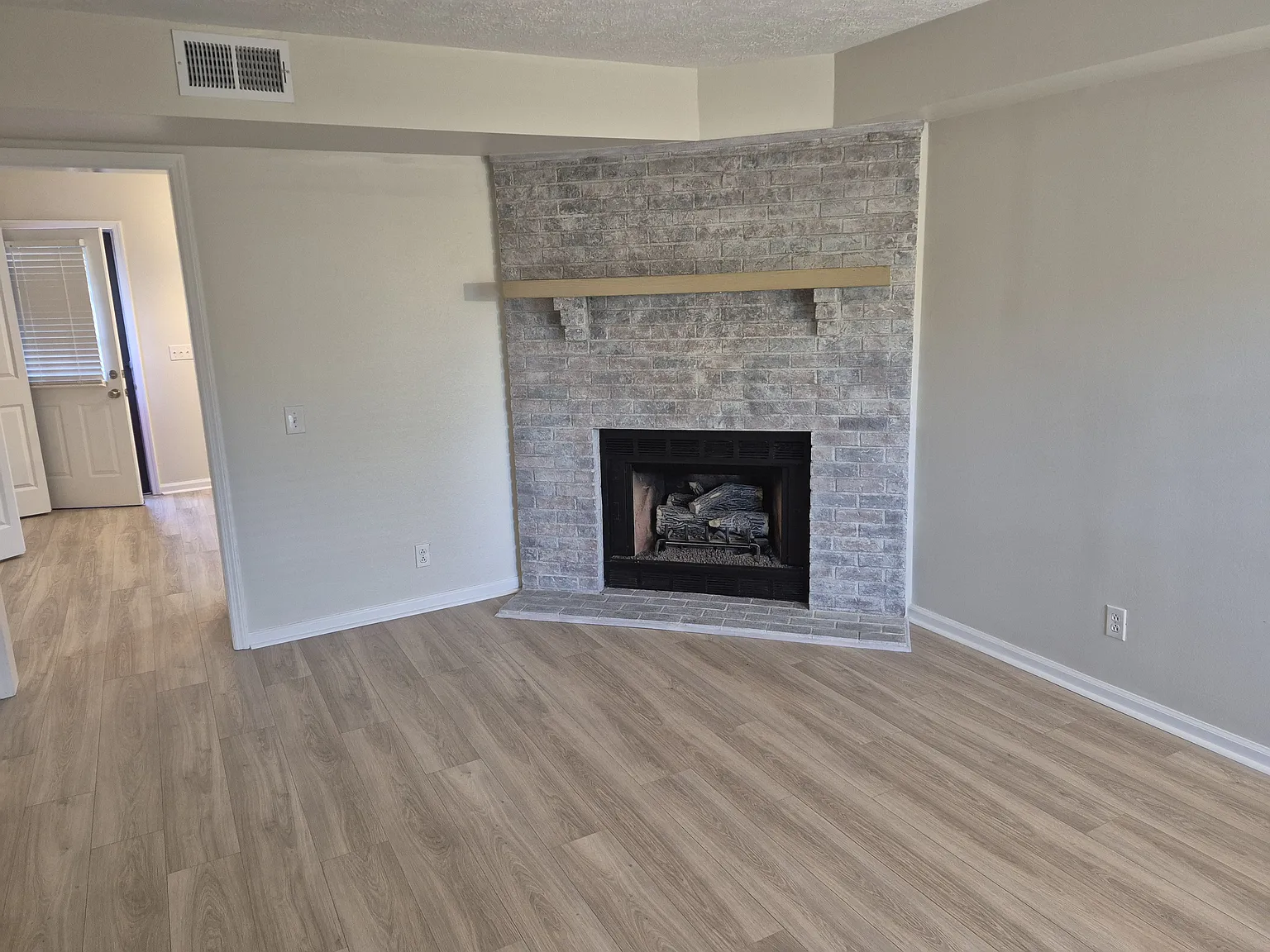 2 bed, 1.5 bath, 1025 sqft, $1,500 — Photo 4