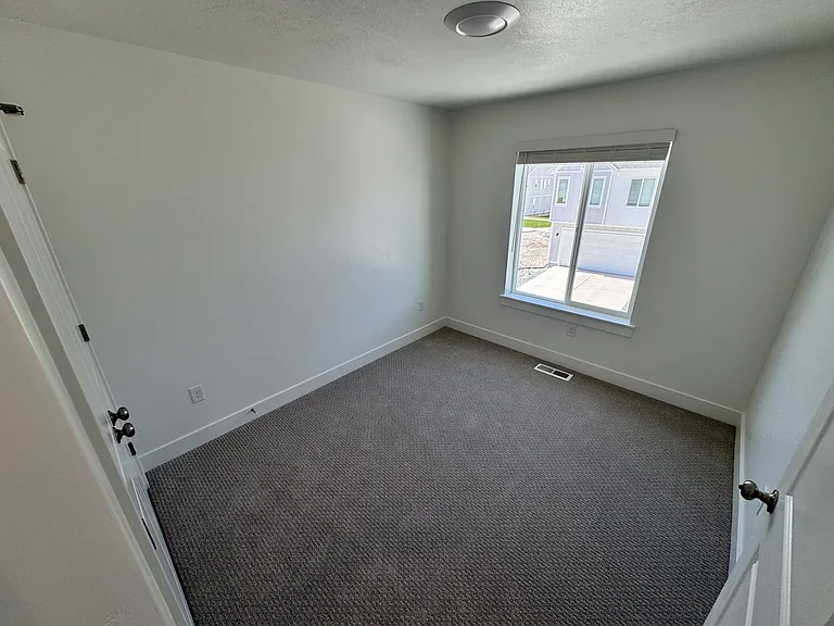 526 S 1215 W — Photo 12