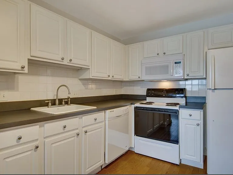 326 Broadway #15 — Photo 3
