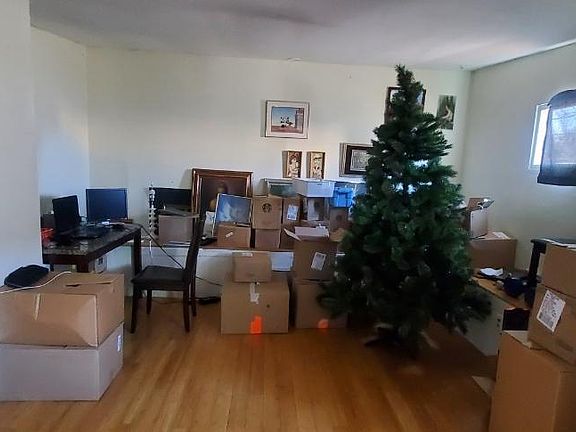 3rd image of 74 E Hoffman Ave