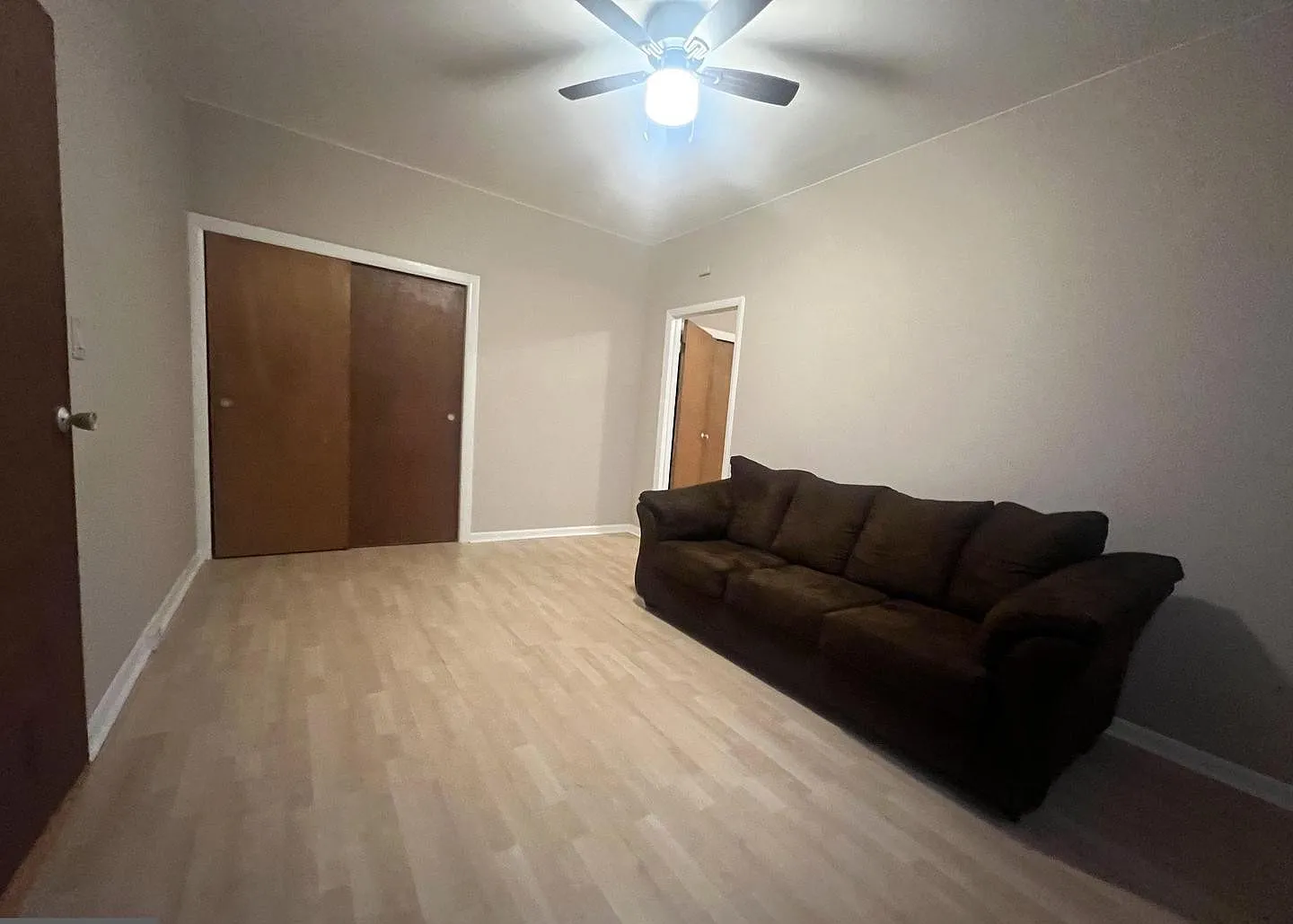 1 bed, 900 sqft, $990 — Photo 3