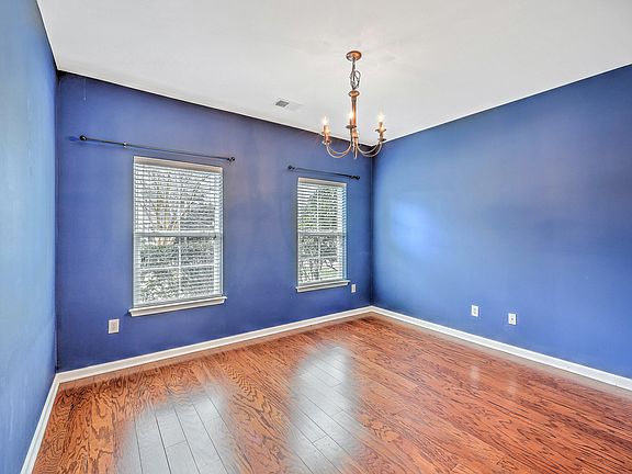 4th image of 1531 Thoroughbred Blvd