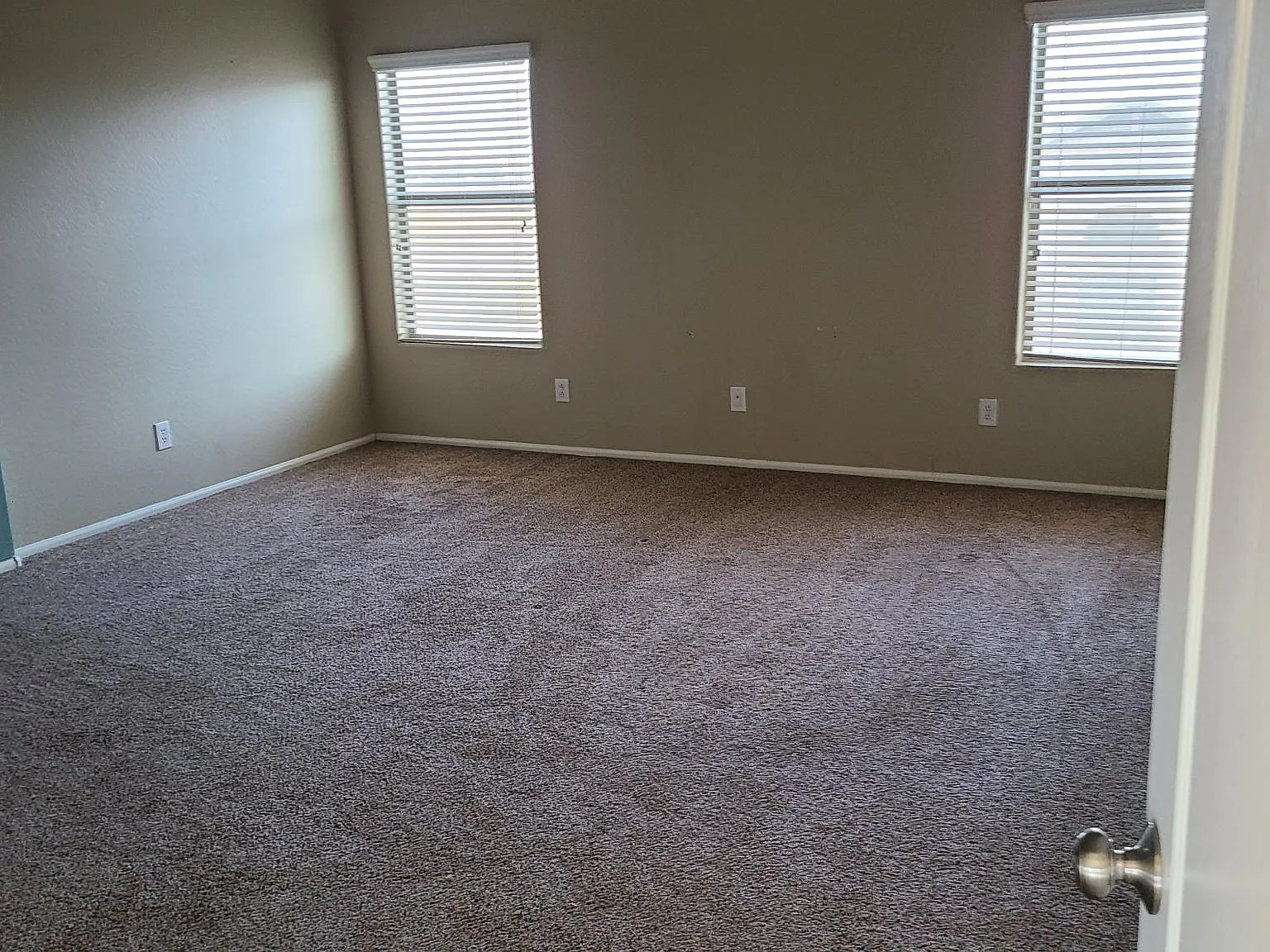 5650 W Wood St — Photo 2