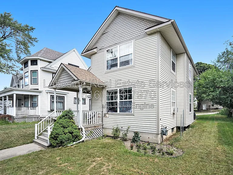 920 Cass Ave SE — Photo 15