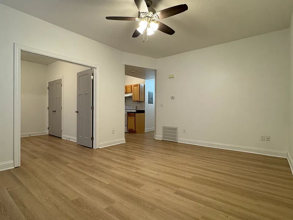 109 National Dr #204