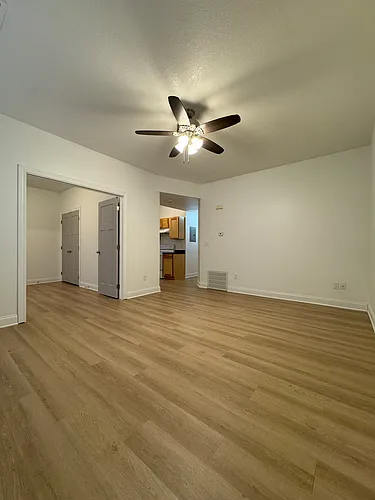 109 National Dr #204 Photo 1