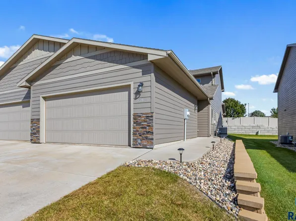 7216 E 45th St, Sioux Falls, SD 57110