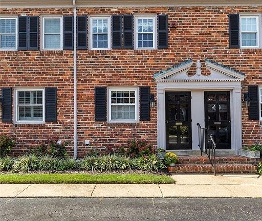 2nd image of 505 W Hamilton St #F
