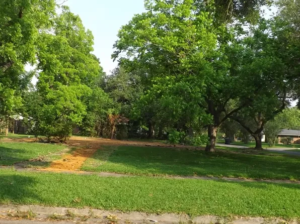 2325 Date St, Port Arthur, TX 77642