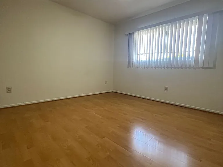 1001 Orange Grove Ave — Photo 8