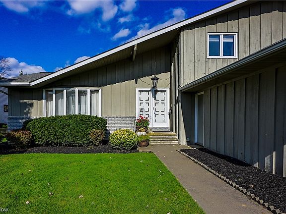 3rd image of 16037 Squirrel Hollow Ln