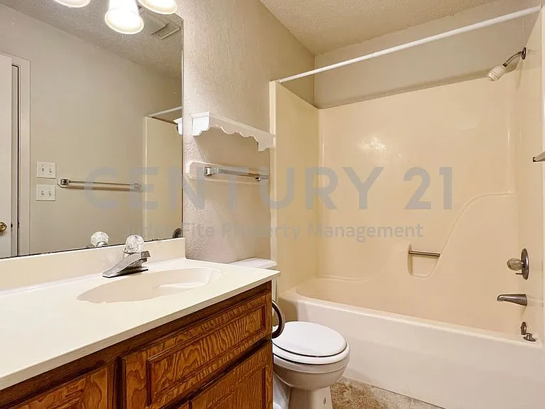 1110 S Rusk St #B — Photo 8