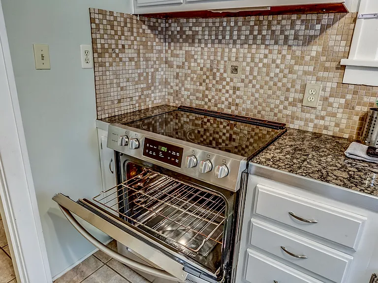 2190 Washington Ave — Photo 11