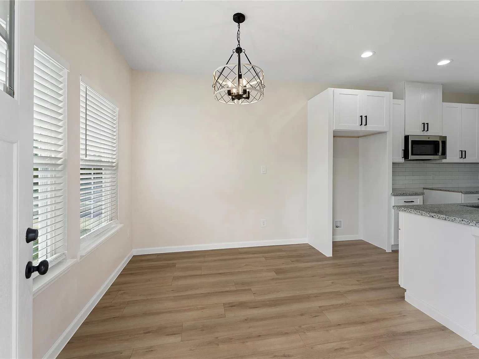 3 bed, 2.0 bath, 2200 sqft, $1,650 — Photo 3