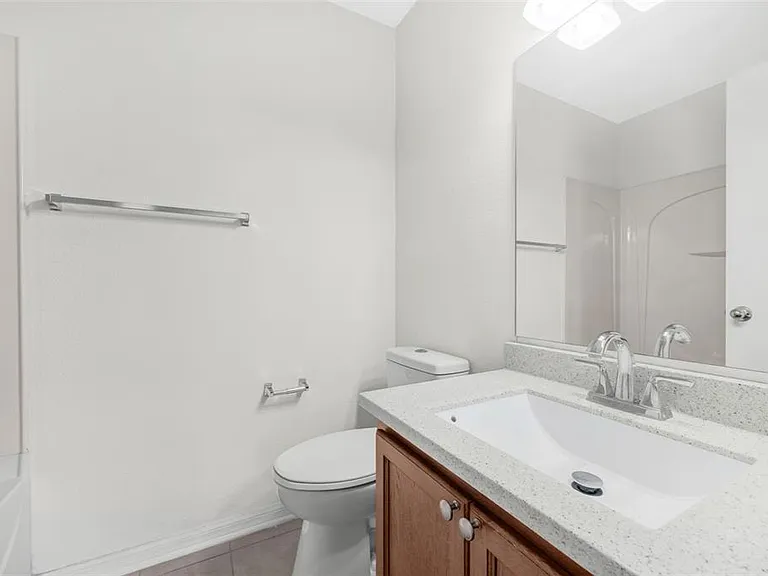 6928 Hawthorne Trace Ln — Photo 24