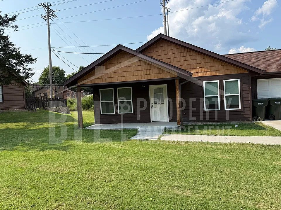300 Valley Stream Cir