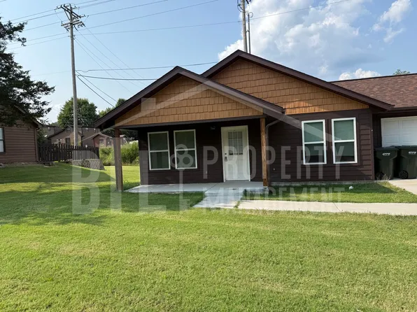 300 Valley Stream Cir, Hollister, MO 65672