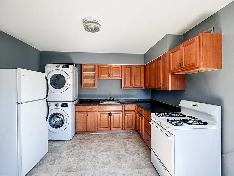 63 Turf Rd — Photo 2