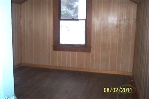 4th image of 905 Honeysuckle Ln
