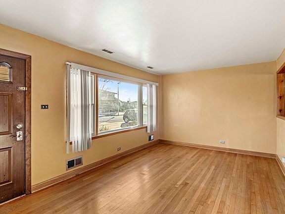 5th image of 5946 W 87th Pl