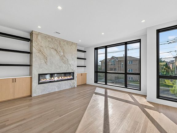 5th image of 504 2nd St #A