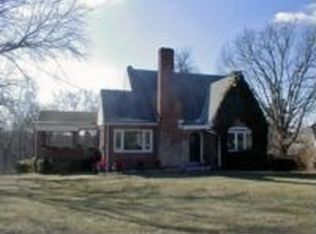 42 Forest Grove Rd, Coraopolis, PA 15108
