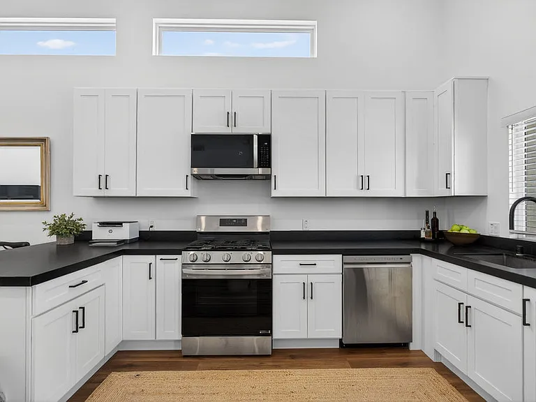 881 Capital St #B — Photo 10