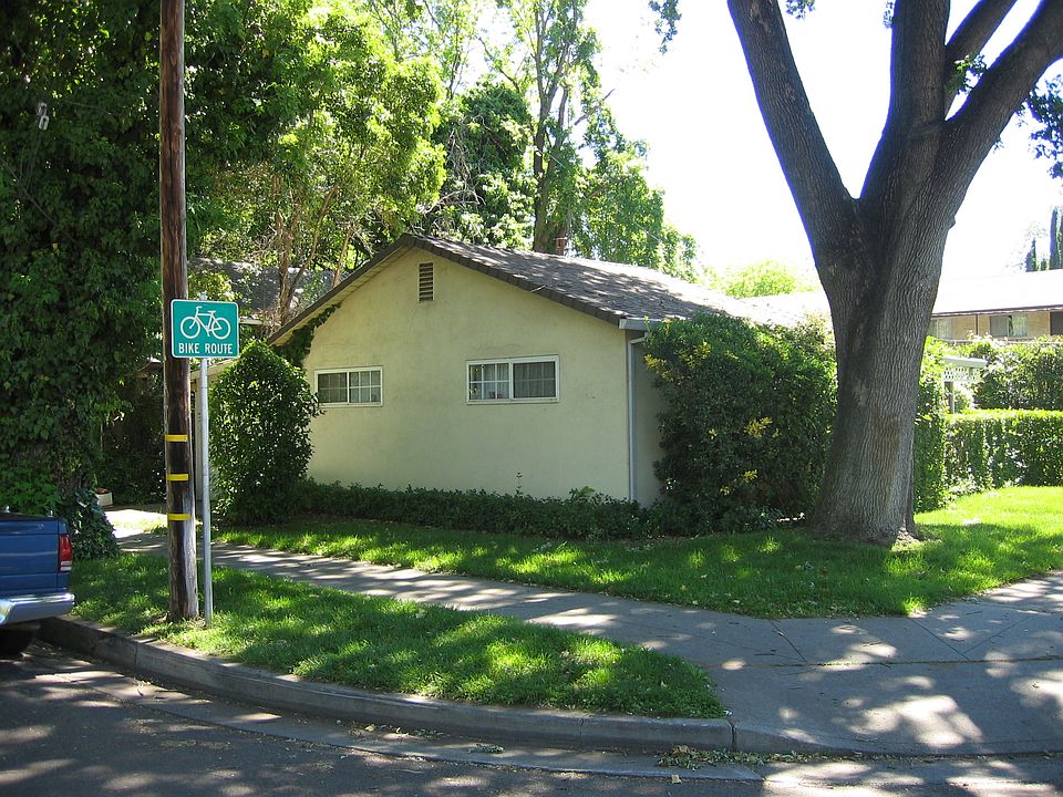 2nd image of 711 Hazel St