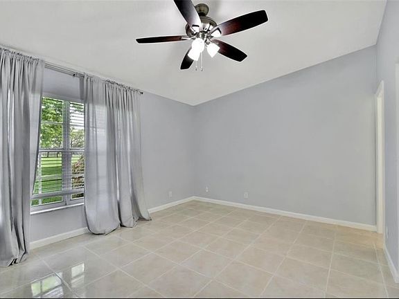 4th image of 5544 Lakewood Circle #E