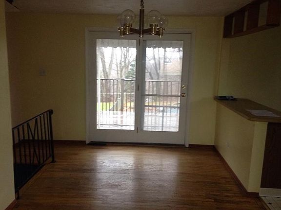 3rd image of 4029 Crestwood Dr
