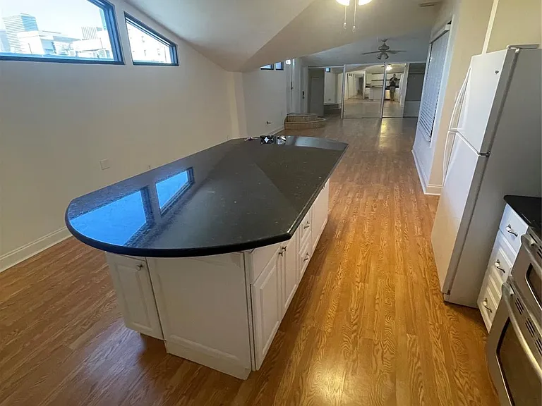 2110 Chenevert St #8 — Photo 6