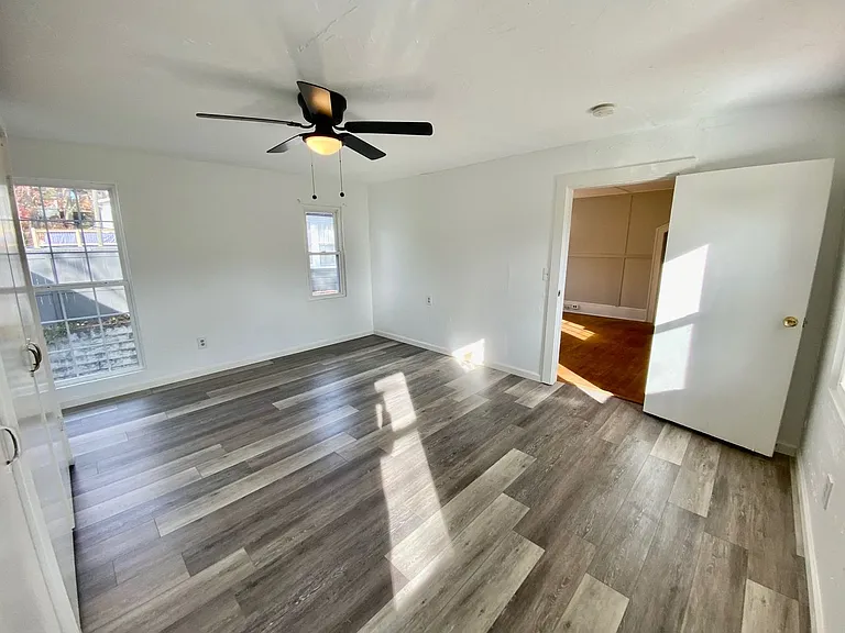 40 Larchmont Rd — Photo 43