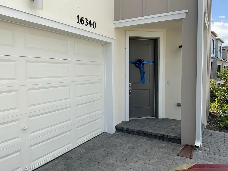 16340 Oakview Dr