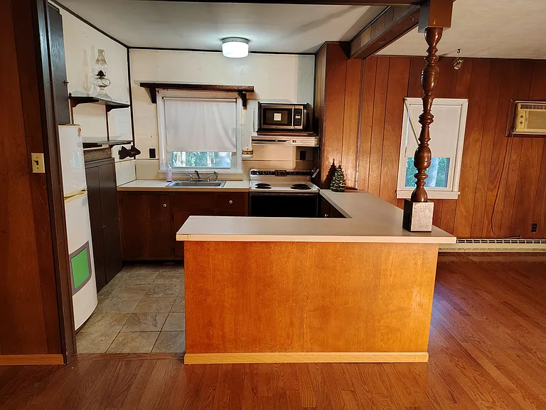2076 Ulster Ave #5 — Photo 5
