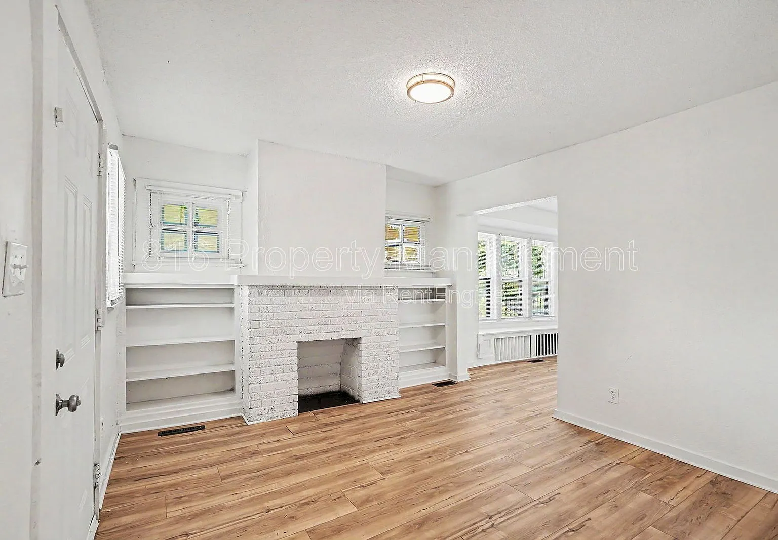 3 bed, 2.0 bath, 978 sqft, $1,250 — Photo 2