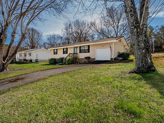 3rd image of 2311 Saunders Rd