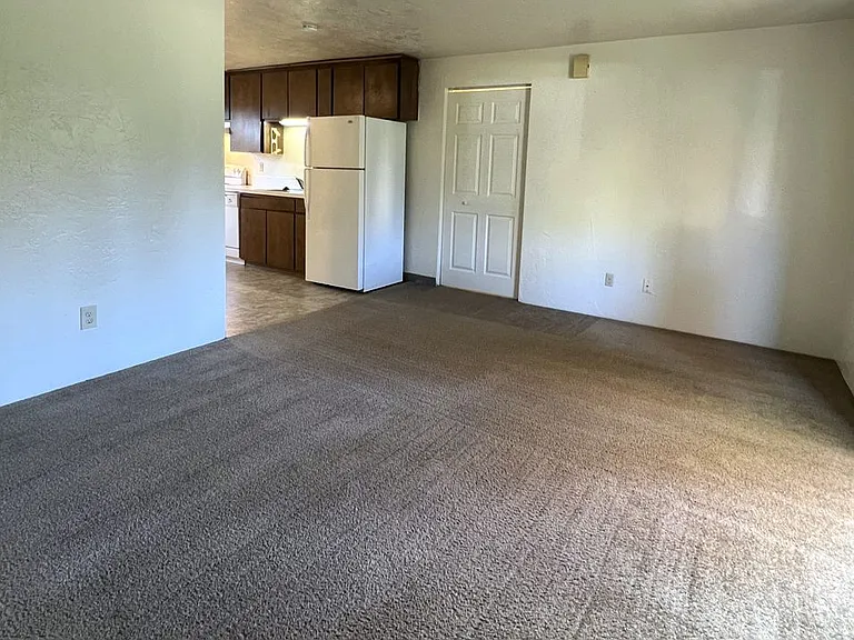 410 NW 8th St — Photo 9