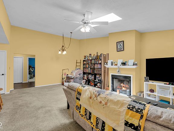 3rd image of 4216 Medina Way
