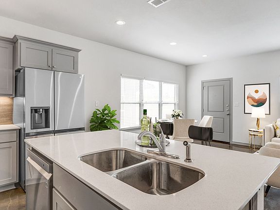 5th image of 625 Papillon Rd #32