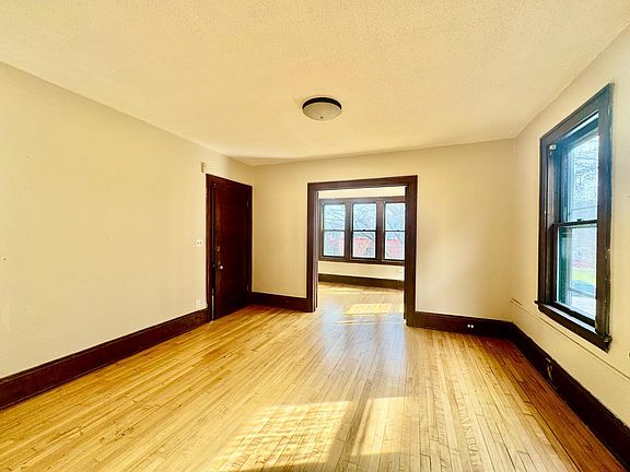 4th image of 3132 Minnehaha Ave