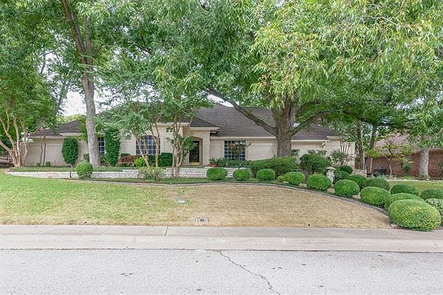 1st image of 1011 Greenbriar Ln