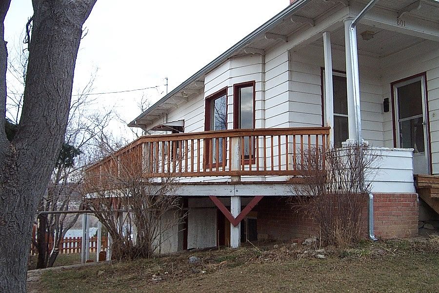 2nd image of 801 E Second St