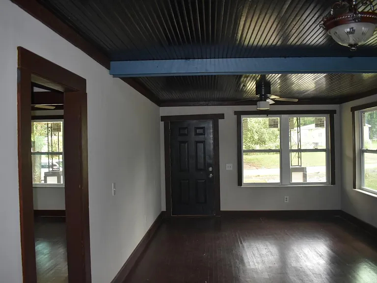 1200 W Lee St — Photo 5