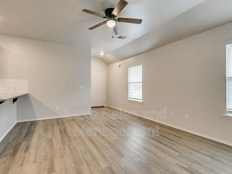 3 bed, 2.0 bath, 1200 sqft, $1,495 — Photo 4