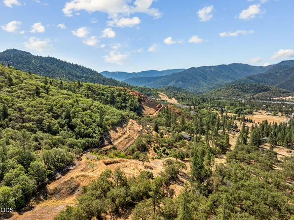 941 W Jones Creek Rd, Grants Pass, OR 97526