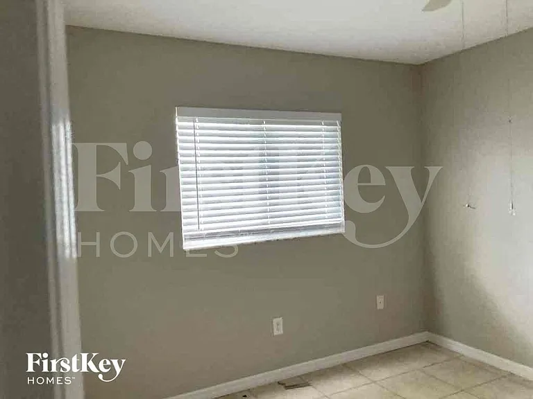 524 SW 25th Ln — Photo 8