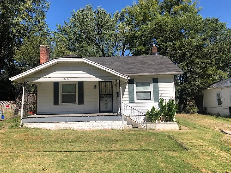 1333 Haskin Ave — Photo 1